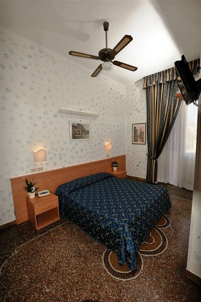 Hotel Miramare Ladispoli Exteriör bild